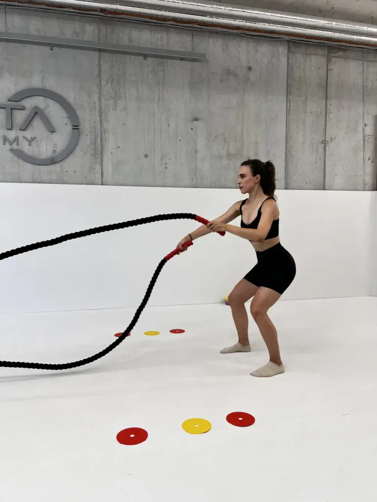 Personal Training and Boxing in Zürich functional training with female client using heavy ropes for strength and endurance